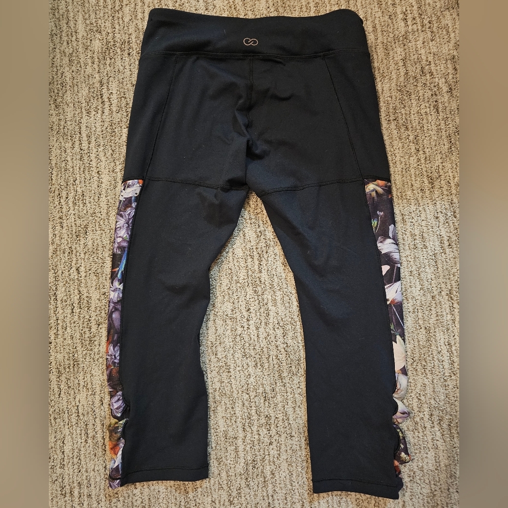 CALIA by Carrie Underwood Black Floral Cropped Pants